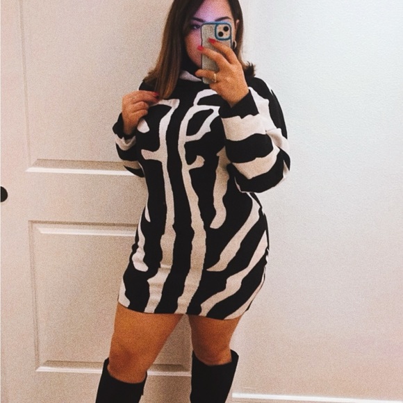 Zebra print sweater dress - Picture 3 of 5
